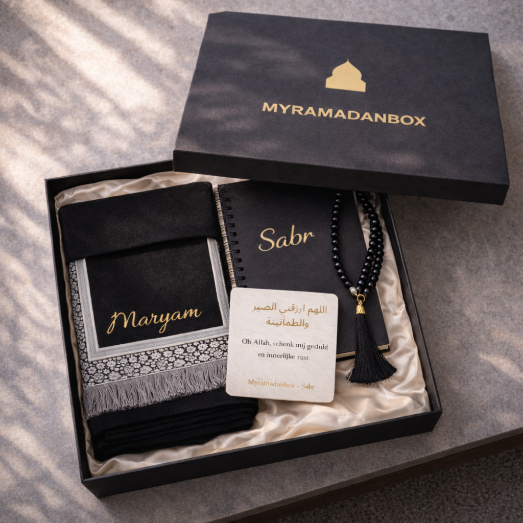 Ramadan cadeau – Myramadanbox® Gebedsmat Set Sabr (gepersonaliseerd)  Een betekenisvol Ramadan cadeau dat herinnert aan geduld